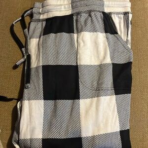 Black and white pajama bottoms with pocket